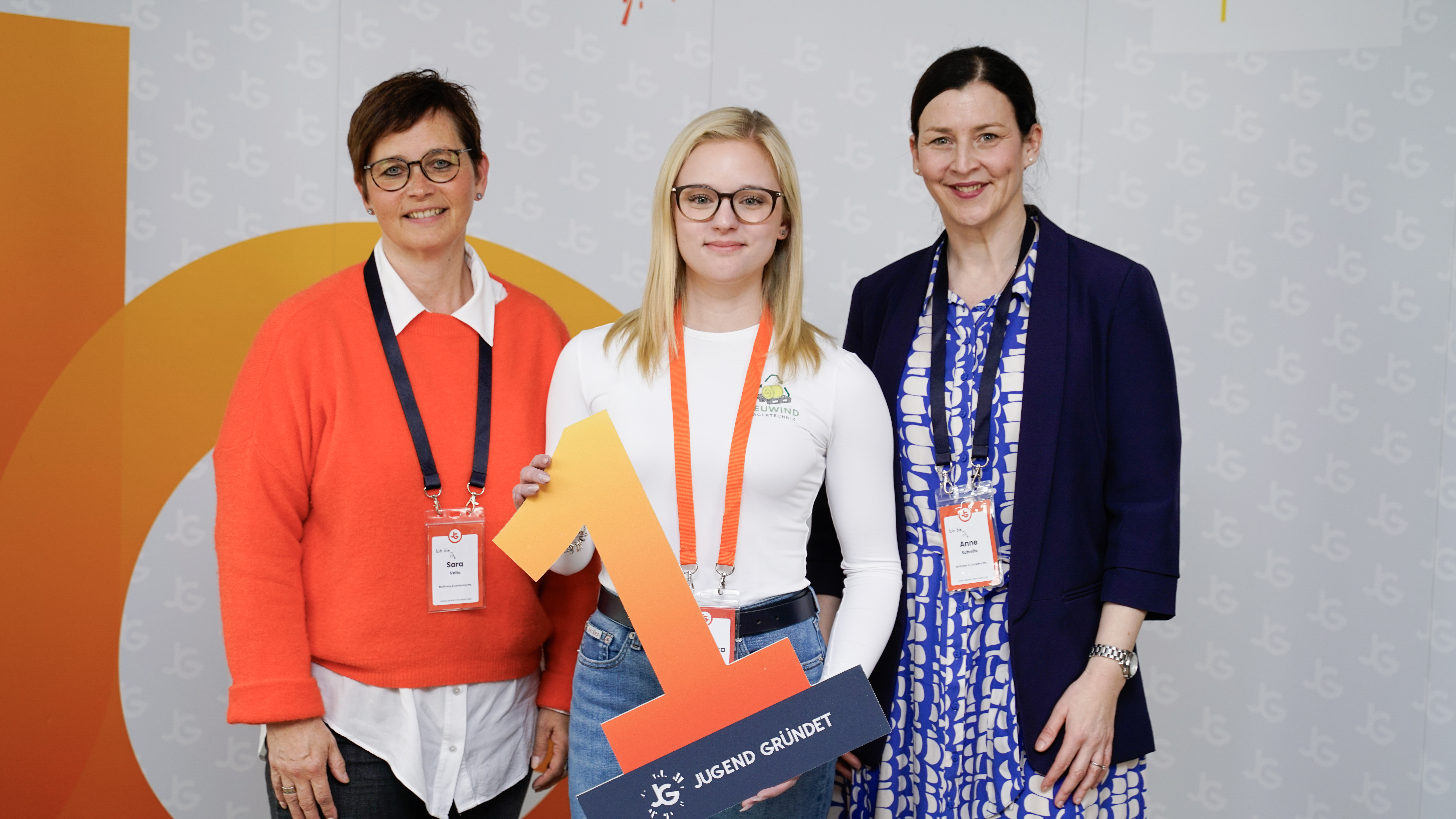 Platz 1 mit Laudatorinnen