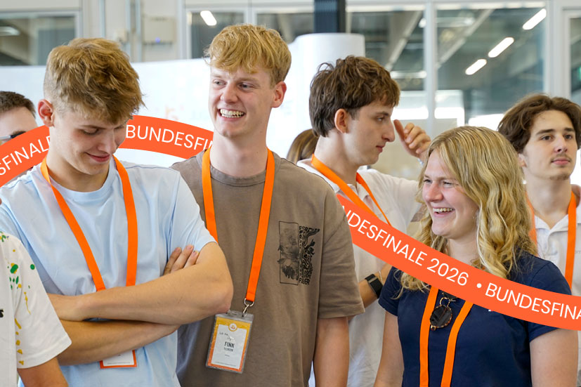 Team beim Bundesfinale mit orangener Verzierung