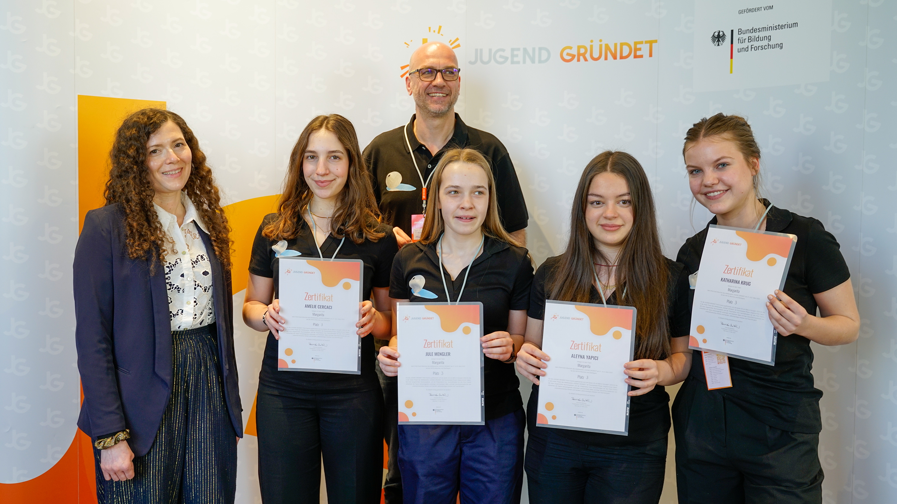 Platz 3 für Team "Margarita" mit Katharina Krug, Aleyna Yapici, Amelie Cercaci und Jule Mengler vom Lichtenstern-Gymnasium in Sachsenheim